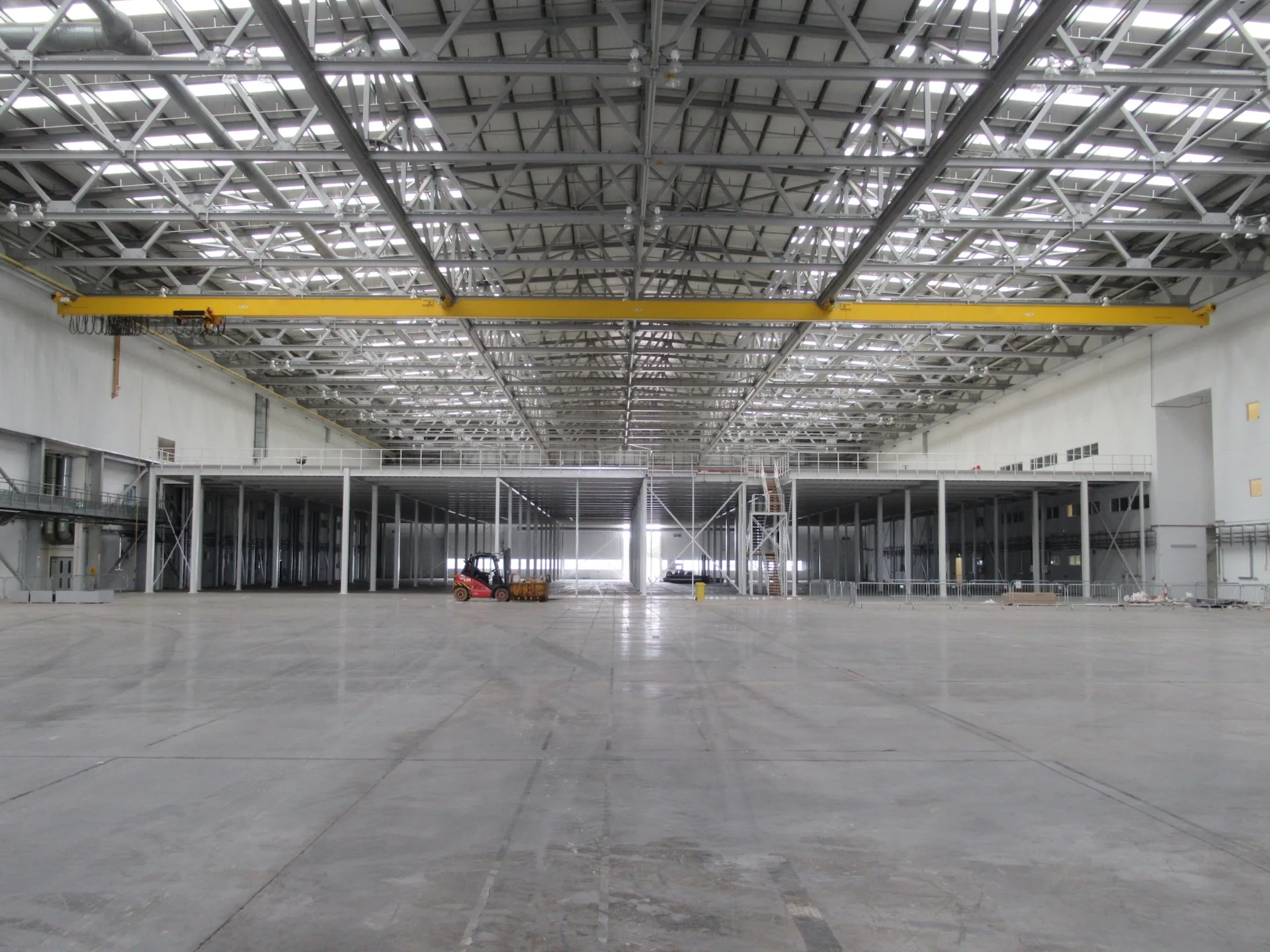 Long Span Warehouse Mezzanine Systems by Hi-Level Mezzanines