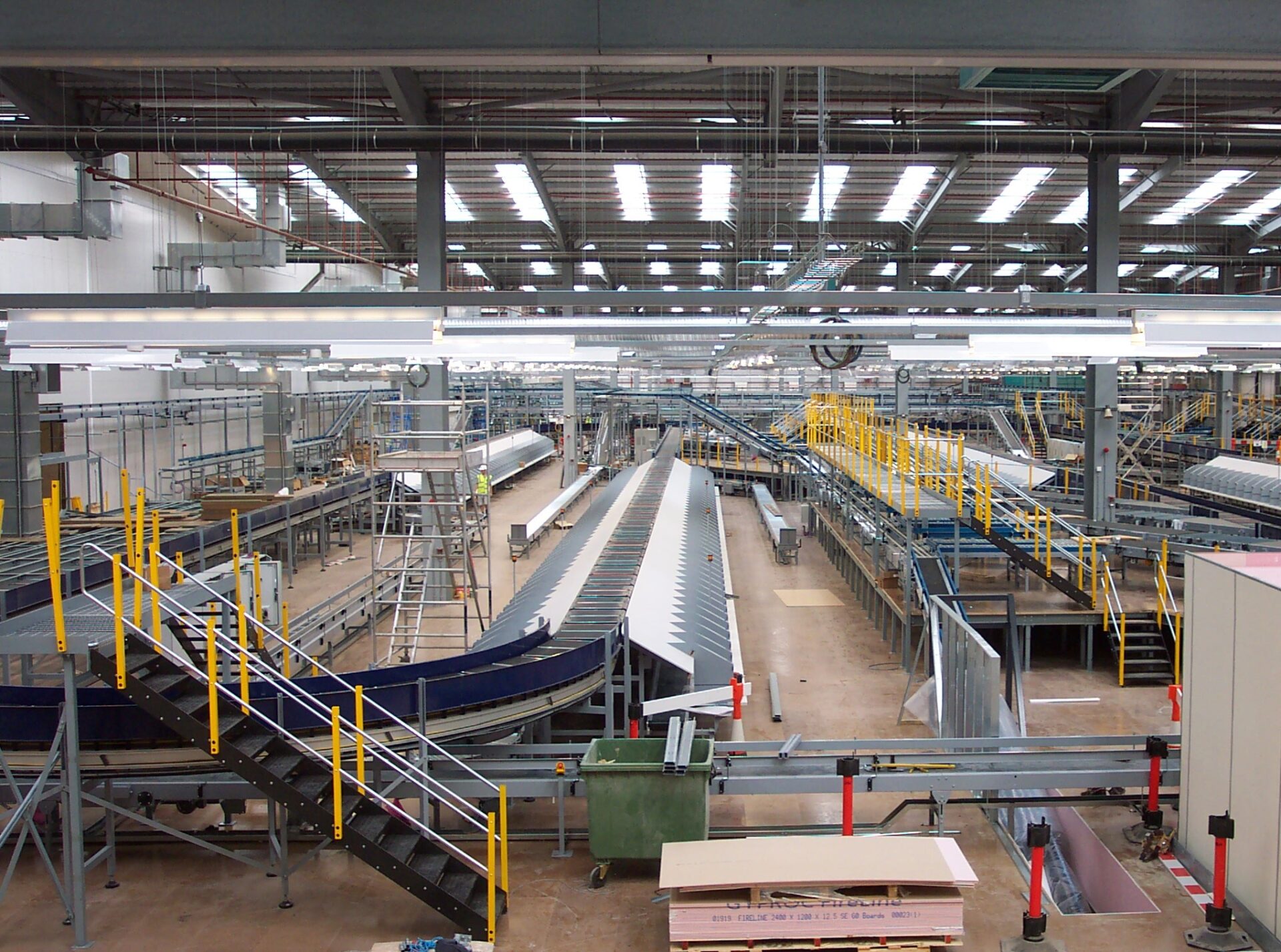 conveyor system in warehouse