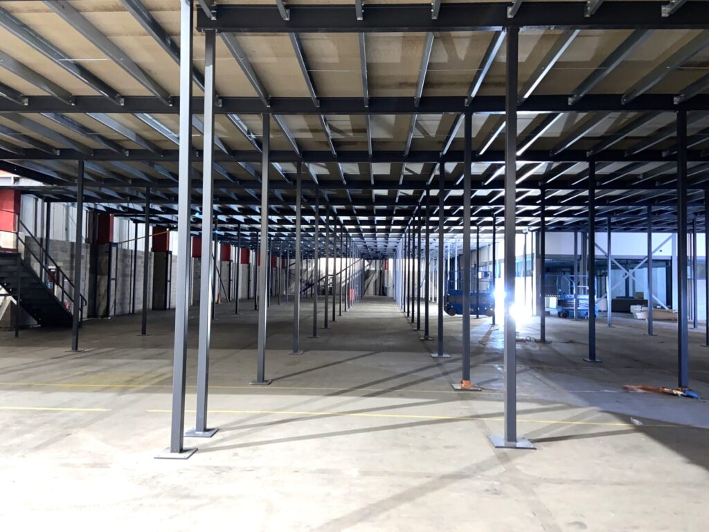 Custom-designed mezzanine solution for industrial production space